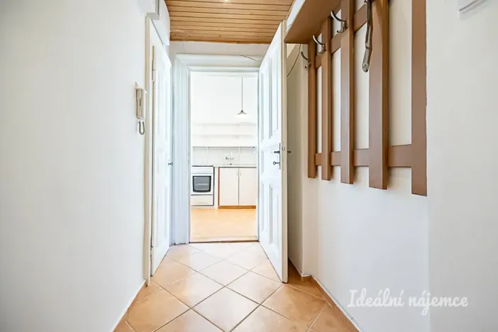 Pronájem bytu 1+kk, Praha, Jaromírova, 35 m2