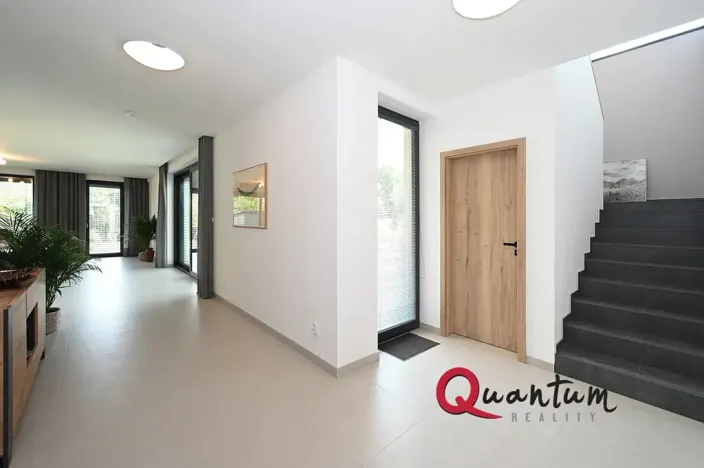 Pronájem rodinného domu, Šestajovice, Konopišťská, 250 m2