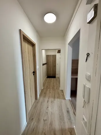 Pronájem bytu 3+1, Praha - Troja, Krynická, 72 m2