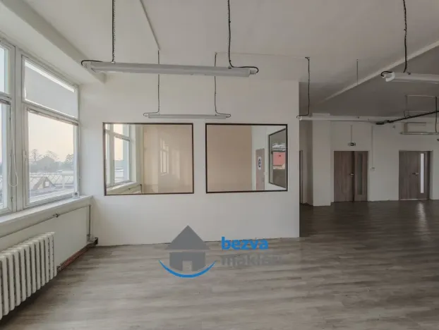 Pronájem výrobních prostor, Skuteč, Husova, 189 m2