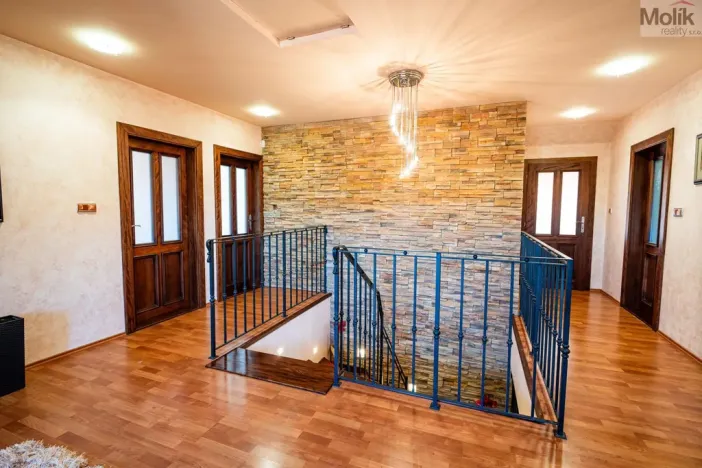 Prodej rodinného domu, Lužice, 372 m2