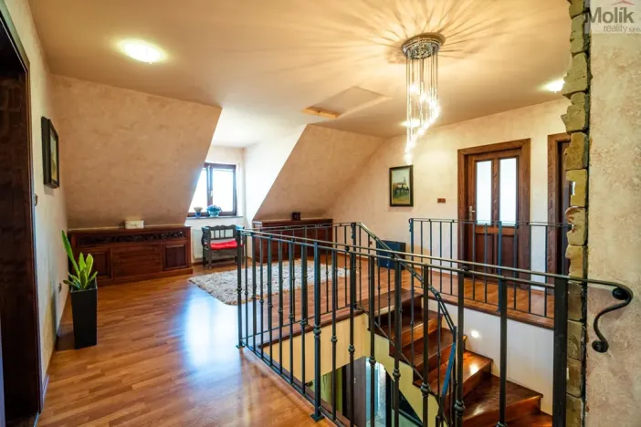 Prodej rodinného domu, Lužice, 372 m2