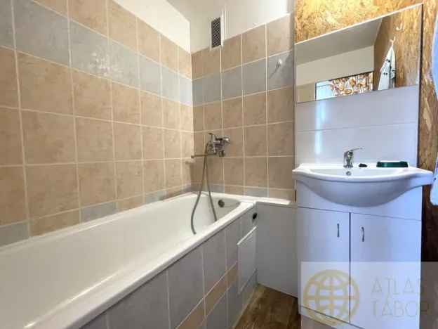 Pronájem bytu 2+1, Tábor, Buzulucká, 61 m2