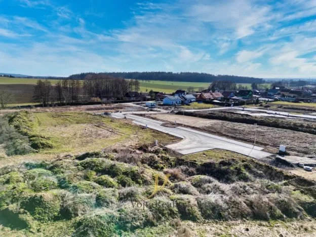 Prodej pozemku pro bydlení, Komárov, 1718 m2