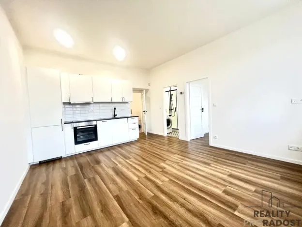 Pronájem bytu 2+kk, Praha, Na Jezerce, 40 m2