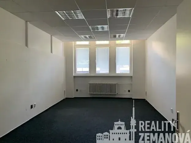 Pronájem kanceláře, Praha - Žižkov, U zásobní zahrady, 347 m2