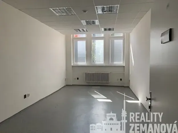 Pronájem kanceláře, Praha - Žižkov, U zásobní zahrady, 347 m2