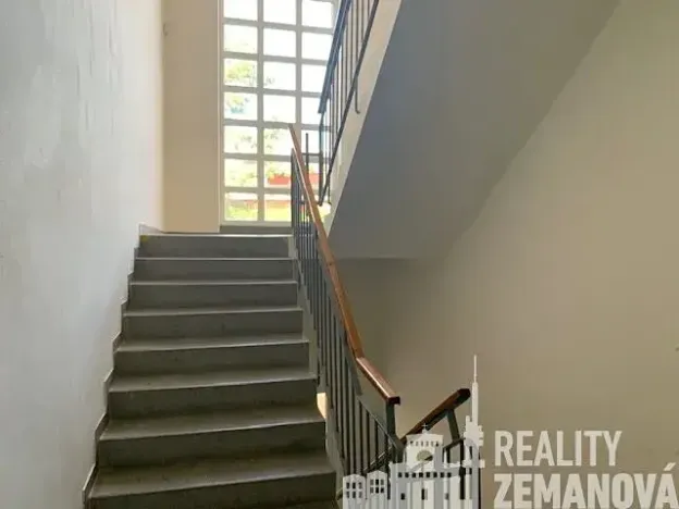 Pronájem kanceláře, Praha - Žižkov, U zásobní zahrady, 347 m2