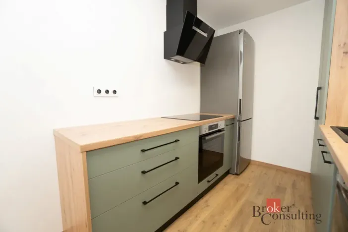 Pronájem bytu 2+kk, Praha - Kobylisy, Hlaváčova, 48 m2