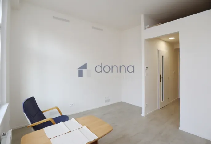 Pronájem bytu 1+kk, Praha, Rostovská, 22 m2