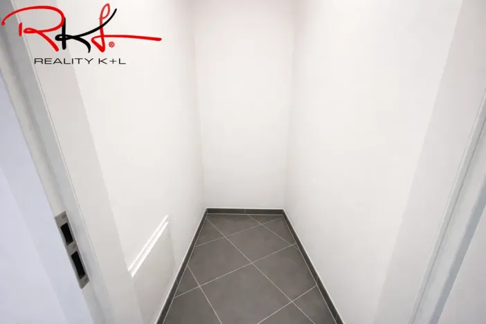 Pronájem bytu 2+kk, Praha, Stočesova, 91 m2