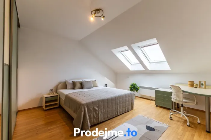 Prodej bytu 3+1, Znojmo, náměstí Svobody, 95 m2