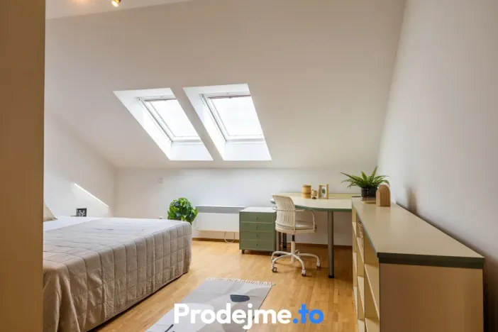Prodej bytu 3+1, Znojmo, náměstí Svobody, 95 m2