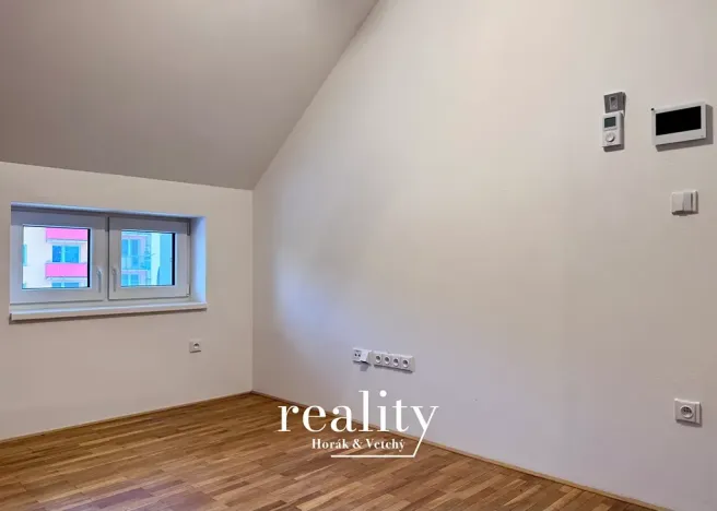 Pronájem atypického bytu, Moravské Budějovice, Gymnazijní, 73 m2