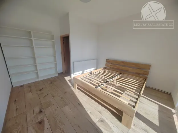 Pronájem bytu 3+1, Praha - Dejvice, Kladenská, 87 m2