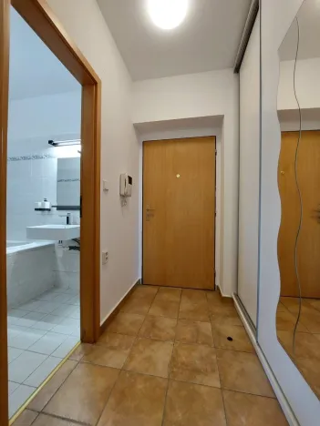 Pronájem bytu 2+kk, Hradec Králové - Třebeš, Ve Stromovce, 45 m2