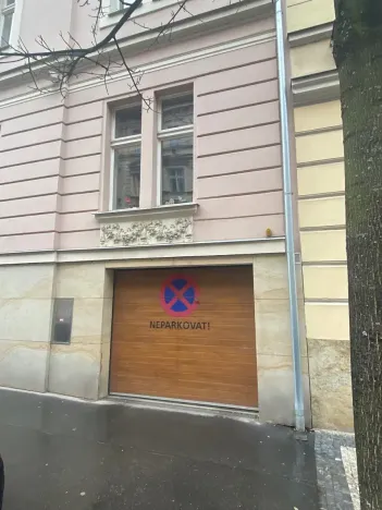 Pronájem garážového stání, Praha, Slezská, 12 m2