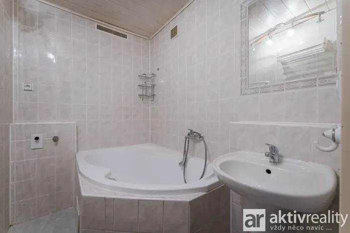 Pronájem bytu 3+1, Neratovice, Dr. E. Beneše, 68 m2