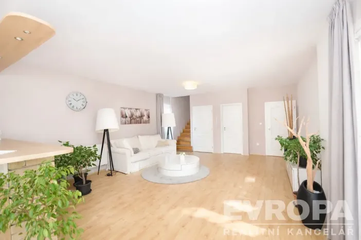 Pronájem rodinného domu, Velké Přílepy, Seifertova, 170 m2