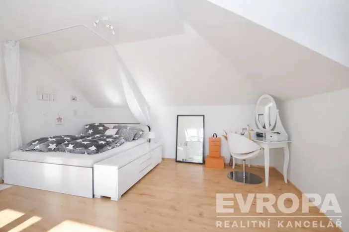 Pronájem rodinného domu, Velké Přílepy, Seifertova, 170 m2