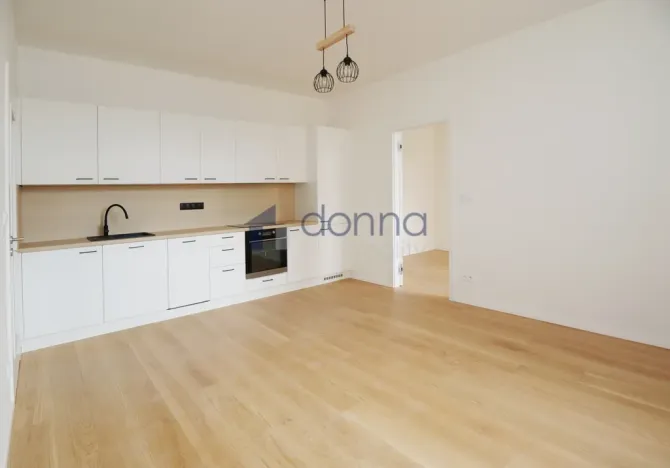 Pronájem bytu 2+kk, Praha, Jeseniova, 47 m2