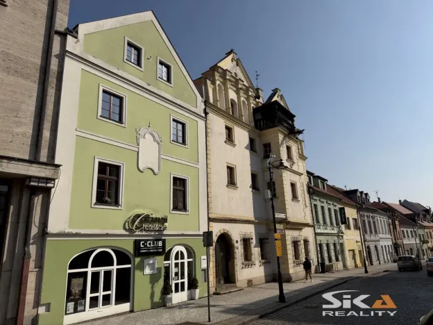 Prodej ubytování, Louny, Mírové náměstí, 530 m2