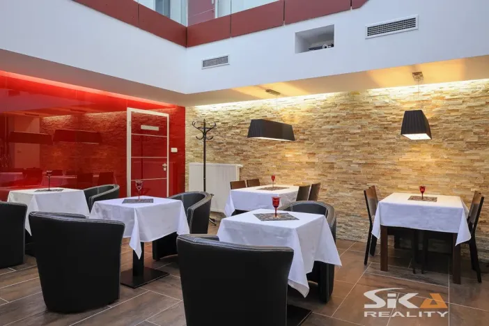 Prodej ubytování, Louny, Mírové náměstí, 530 m2