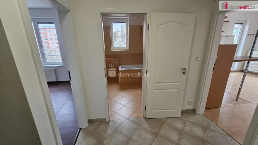 Pronájem bytu 2+kk, Praha - Záběhlice, Velenovského, 53 m2