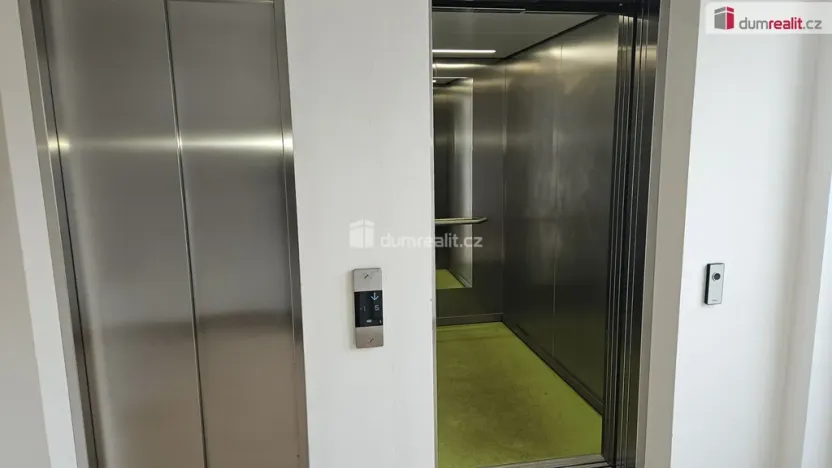 Pronájem bytu 2+kk, Praha - Záběhlice, Velenovského, 53 m2