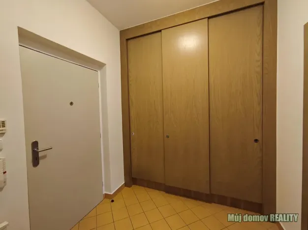 Pronájem bytu 1+kk, Praha - Libeň, Českomoravská, 42 m2