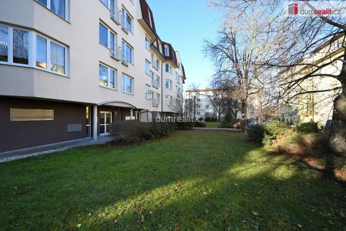 Pronájem garáže, Praha - Košíře, náměstí Josefa Machka, 13 m2