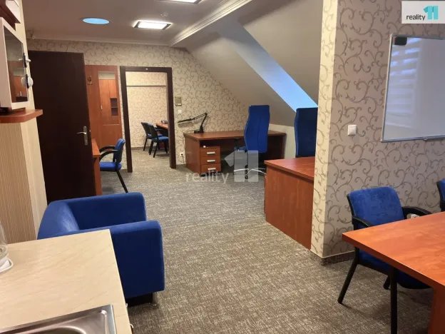 Pronájem kanceláře, Karlovy Vary - Dvory, Chebská, 75 m2