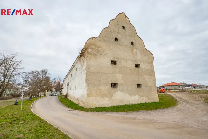 Prodej historického objektu, Žerotice, 1000 m2