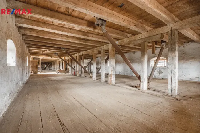 Prodej historického objektu, Žerotice, 1000 m2