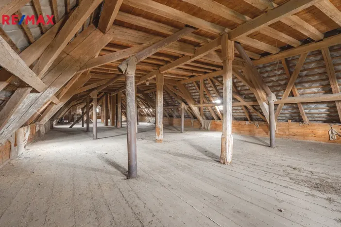 Prodej historického objektu, Žerotice, 1000 m2