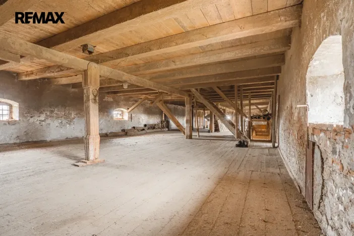 Prodej historického objektu, Žerotice, 1000 m2