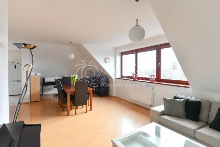 Prodej bytu 3+1, Jesenice, Platanová, 84 m2