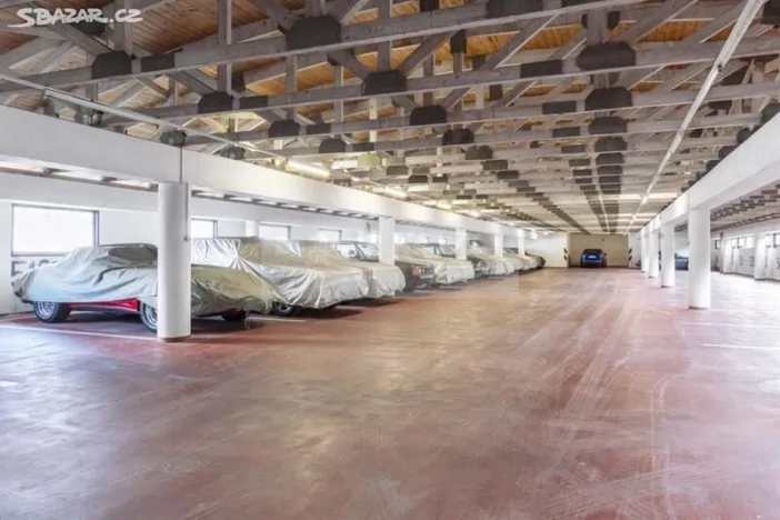 Pronájem garážového stání, Praha, Pešlova, 14 m2
