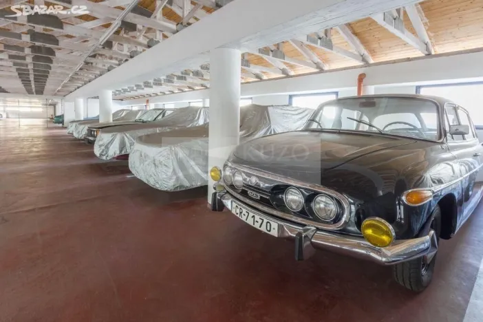 Pronájem garážového stání, Praha, Pešlova, 12 m2