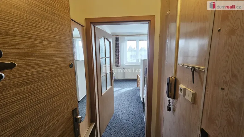 Pronájem bytu 1+kk, Praha - Zličín, Nedašovská, 38 m2