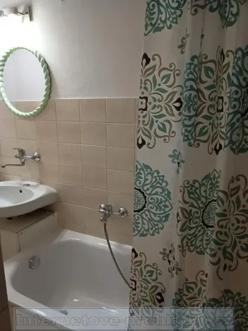 Pronájem bytu 1+1, Praha - Holyně, U vápenice, 40 m2