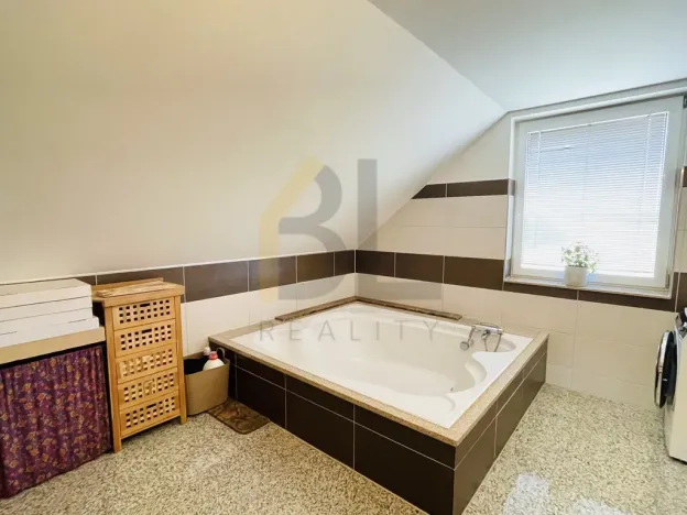 Prodej komerční nemovitosti, Břeclav, Široký dvůr, 1700 m2