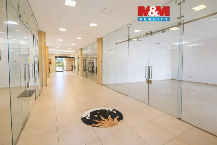 Pronájem obchodního prostoru, Benešov, Masarykovo náměstí, 50 m2