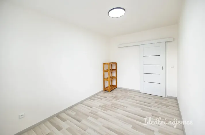 Pronájem bytu 2+kk, Praha - Hloubětín, Kardašovská, 42 m2