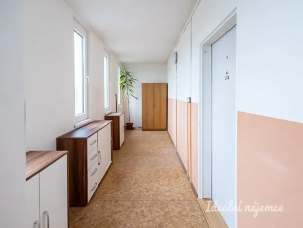 Pronájem bytu 2+kk, Praha - Hloubětín, Kardašovská, 42 m2