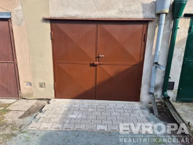 Pronájem garáže, Kolín, Zborovská, 19 m2