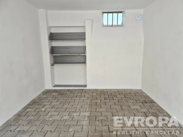 Pronájem garáže, Kolín, Zborovská, 19 m2