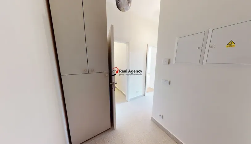 Pronájem bytu 2+kk, Praha - Nusle, Jaromírova, 52 m2