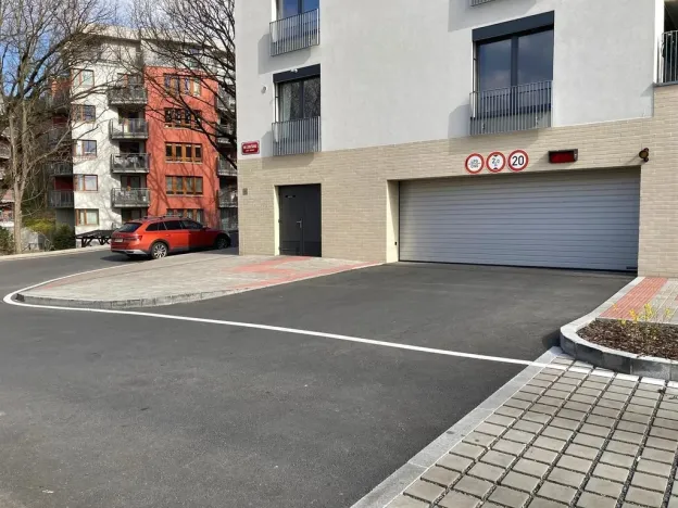 Pronájem garážového stání, Praha, Františka Kadlece, 20 m2