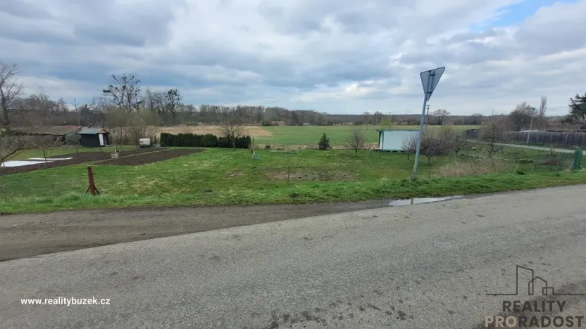 Prodej zahrady, Chropyně, 380 m2